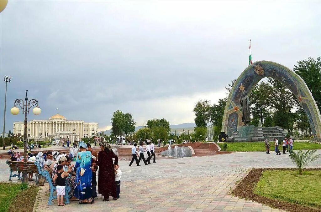 Погода 10 день душанбе рудаки. Парк Рудаки в Душанбе. В парке культуры и развлечений имени Рудаки города Душанбе. Спутник Таджикистан Рудаки. Таджикистан город Рудаки сентир.