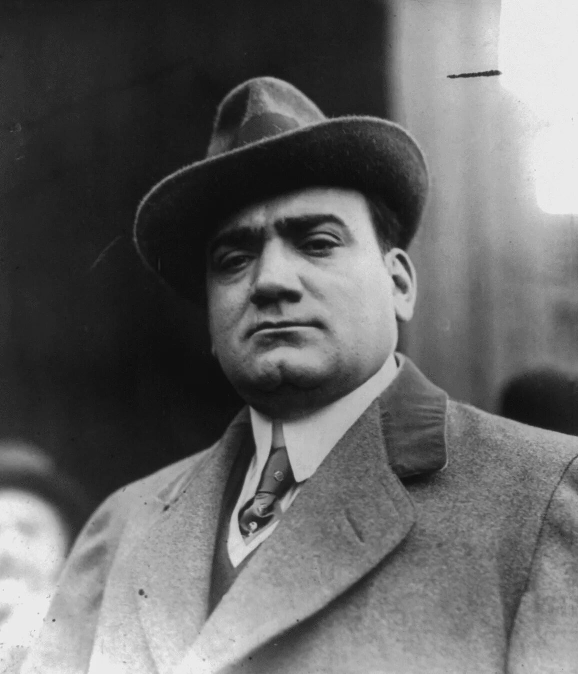 Карузо биография. Энрико карузо. энрико карузо фото. энрико карузо поет. портрет энрико карузо.