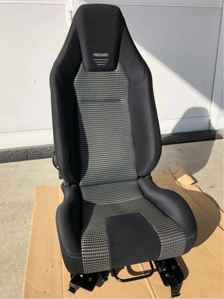 Приму сидению. Recaro LX-F. ВАЗ 2108 Recaro LX. Ковши Recaro 2114. Сиденья рекаро LX.