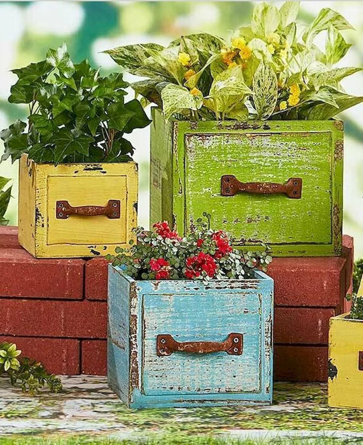 Украсить ящик. Деревянные ящики для декора. Ящички для цветов. Декоративные ящички для цветов. Украсить деревянный ящик.