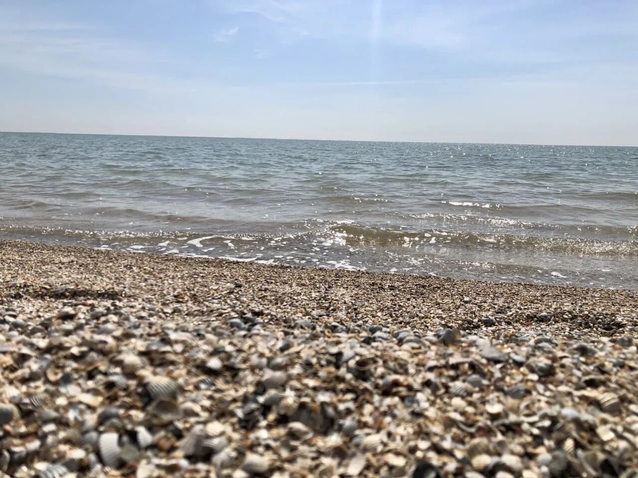 Азовского моря земли. Таганрогский залив семибалки. Слияние черного и азовского морей фото. Моря земли. Азовское море темрюк.