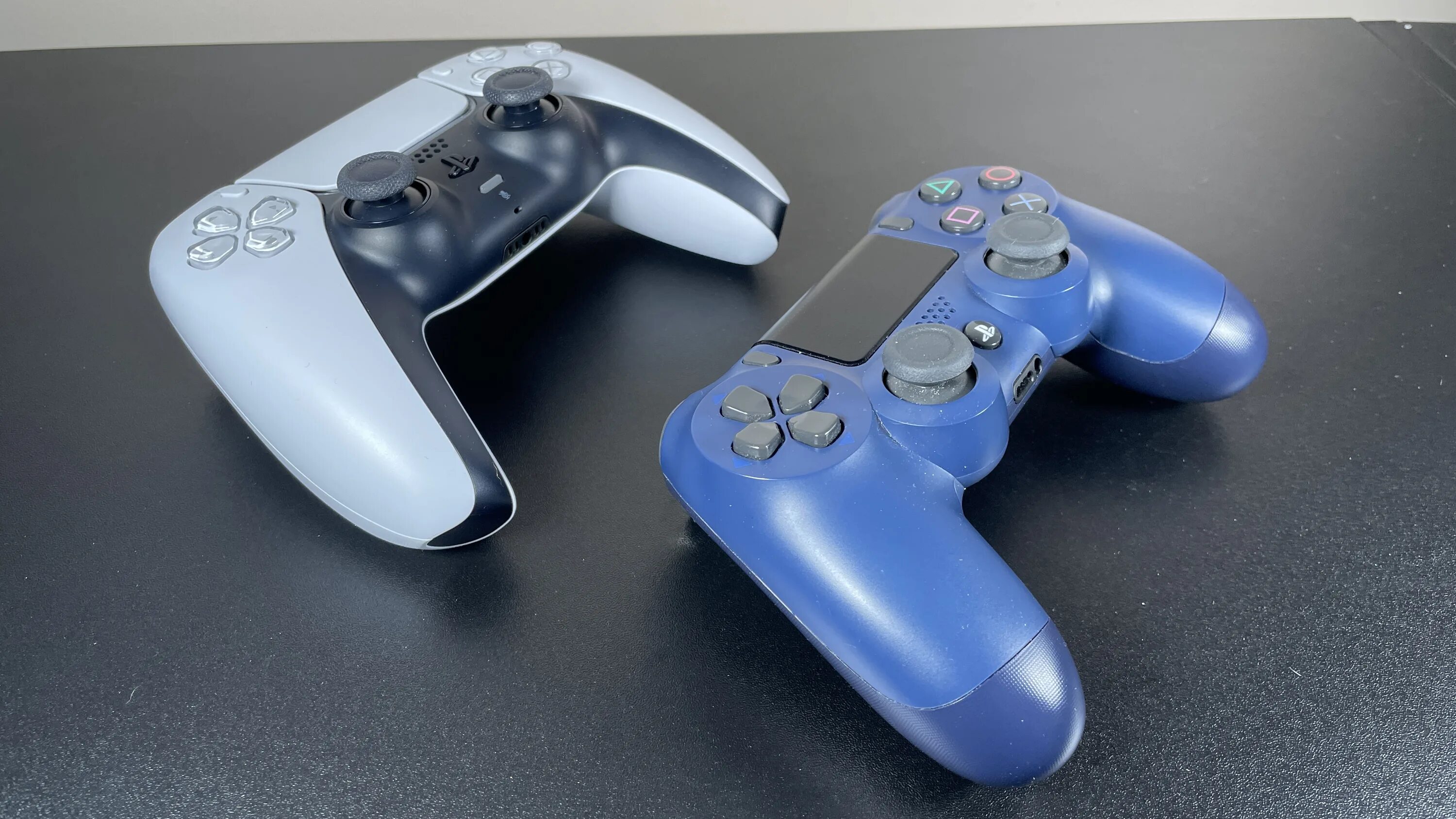 Сделать dualshock 4. Dualshock 4 vs dualshock 5. ps5 dualshock bg. dualshock 4 корпус ps5. ps5 dualshock розовый.