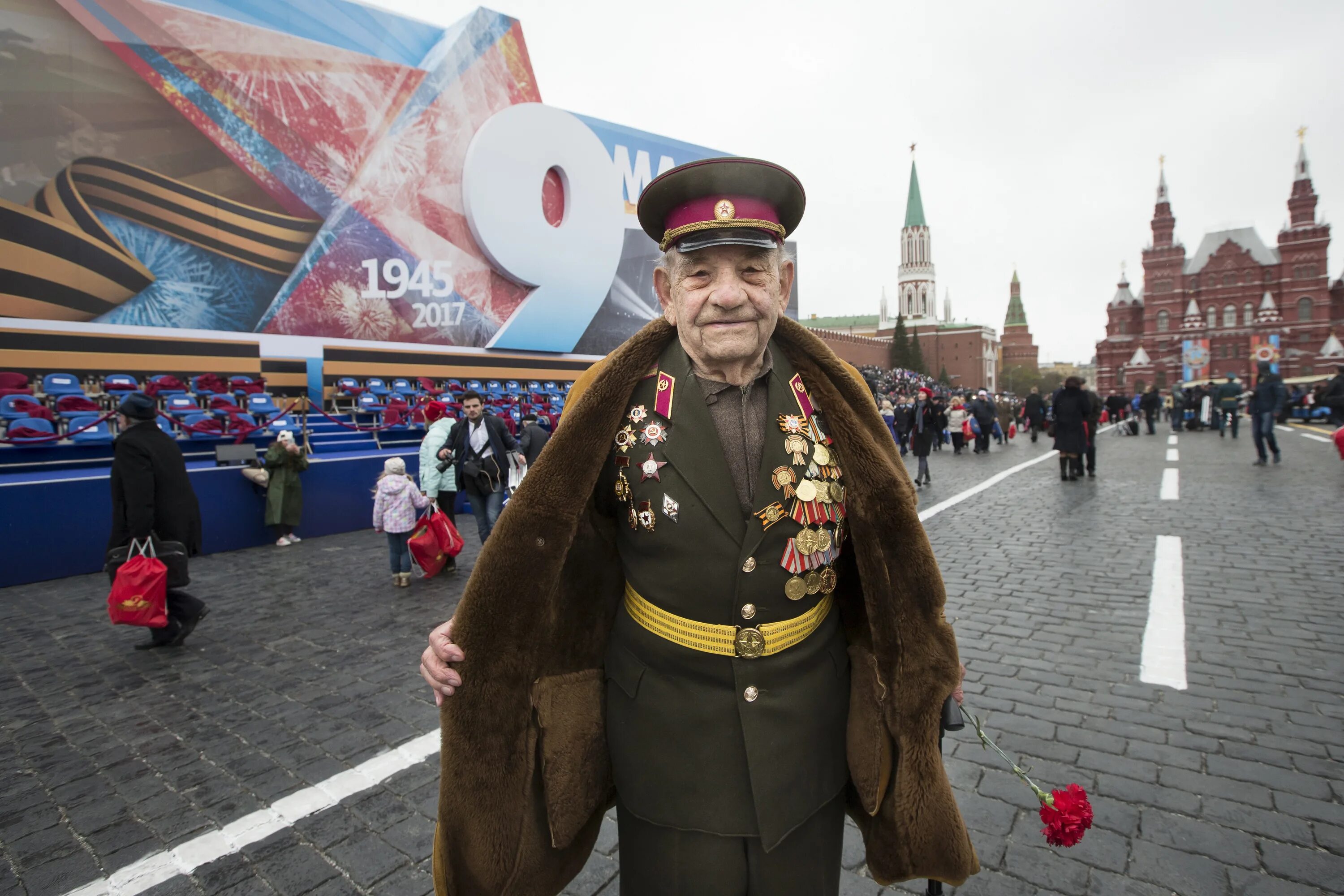 Был великий день победы много. Ветераны на параде Победы. Парад ветеранов на красной площади. Ветераны на красной площади. Ветераны на красной площади 9 мая.