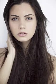 Светлые глаза красивее темных
