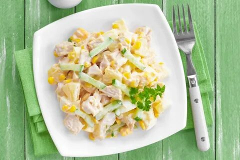 Салат курица с яблоком и сыром