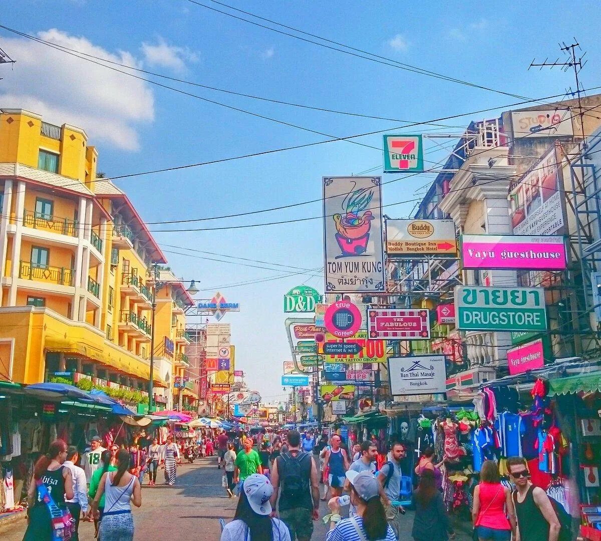 Каосан бангкок. Каосан роад Бангкок. Улица Каосан. Каосан роуд (Khaosan Road). Улица в Бангкоке Каосан роуд.