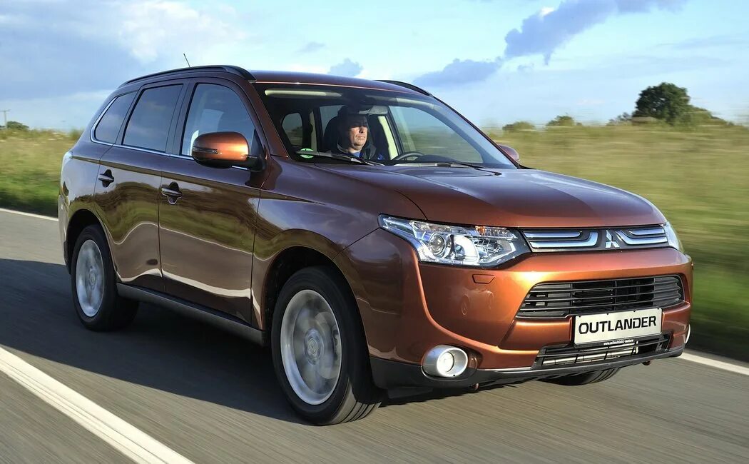 Купить мицубиси аутлендер цены. Mitsubishi Outlander III 2012. Mitsubishi Outlander 2012. Mitsubishi Outlander III (2012-2015). Аутлендер Митсубиси Аутлендер.