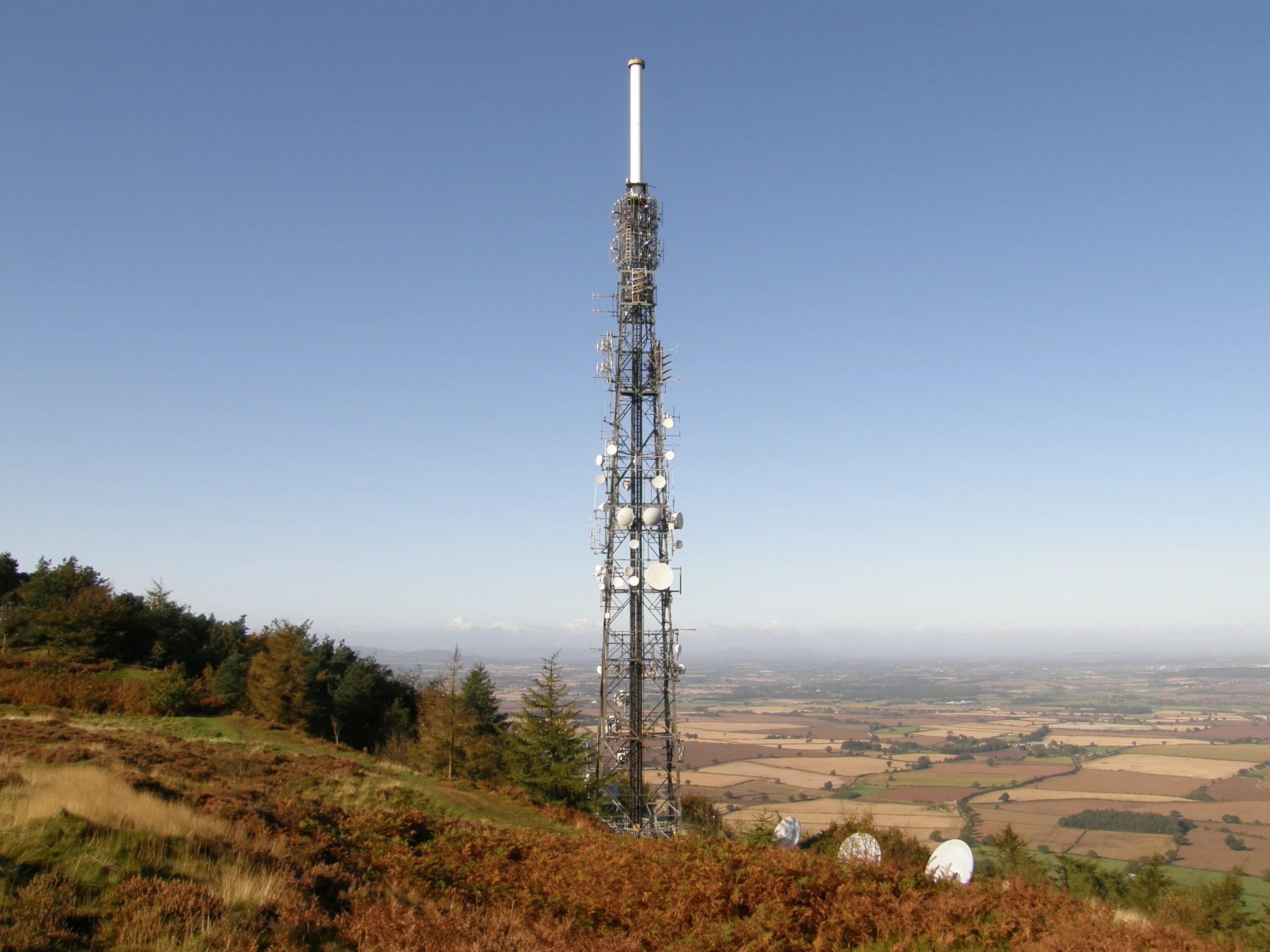 радиовышка вышка петрозаводск. антенна на радиоцентре чайка. передатчик рв-99. стационарный узел связи. радио передающий центр.