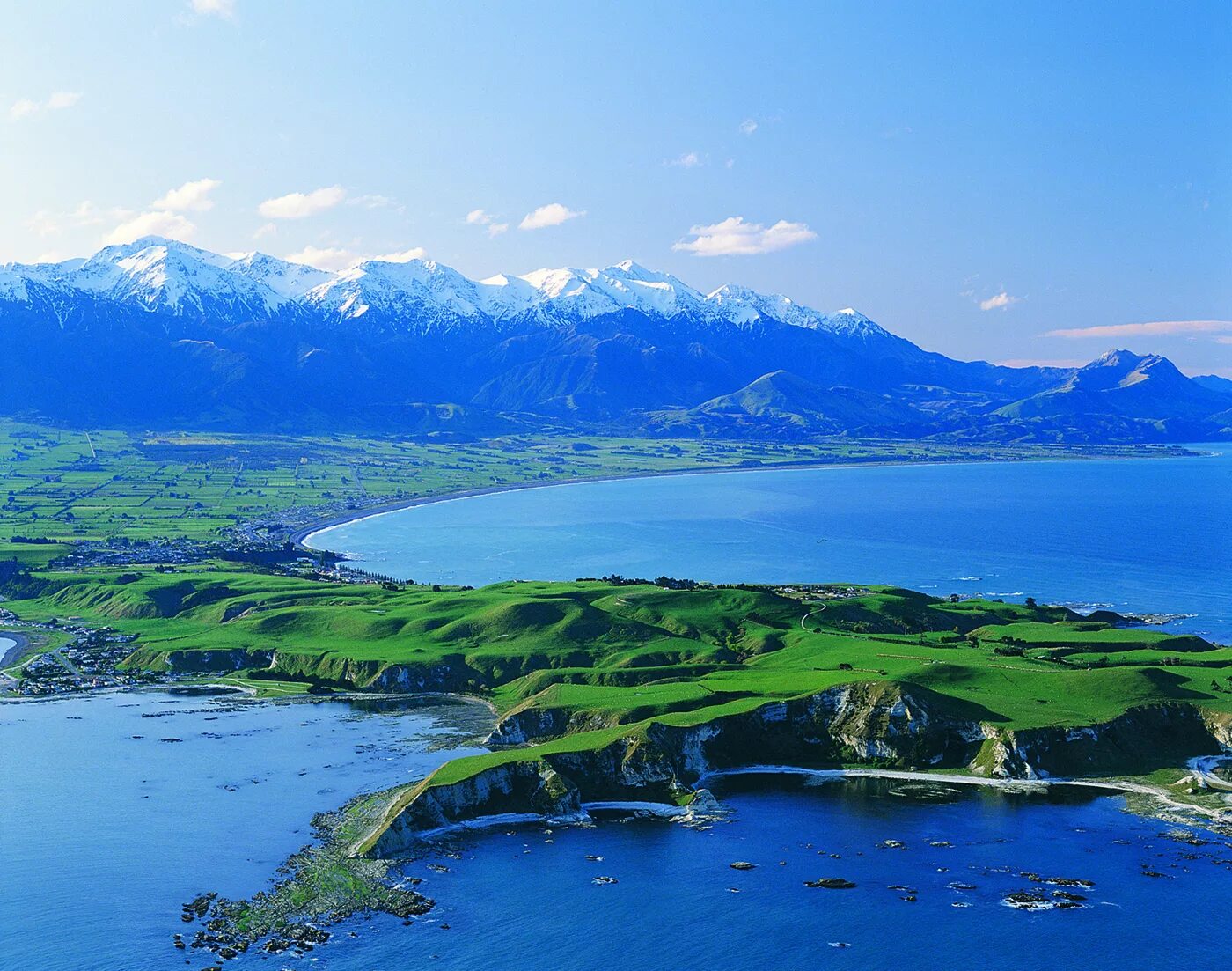 New zealand two islands. Кайкоура новая Зеландия. Кайкура в новой Зеландии. Южный остров новая Зеландия Кентербери. Новозеландские субантарктические острова новая Зеландия.