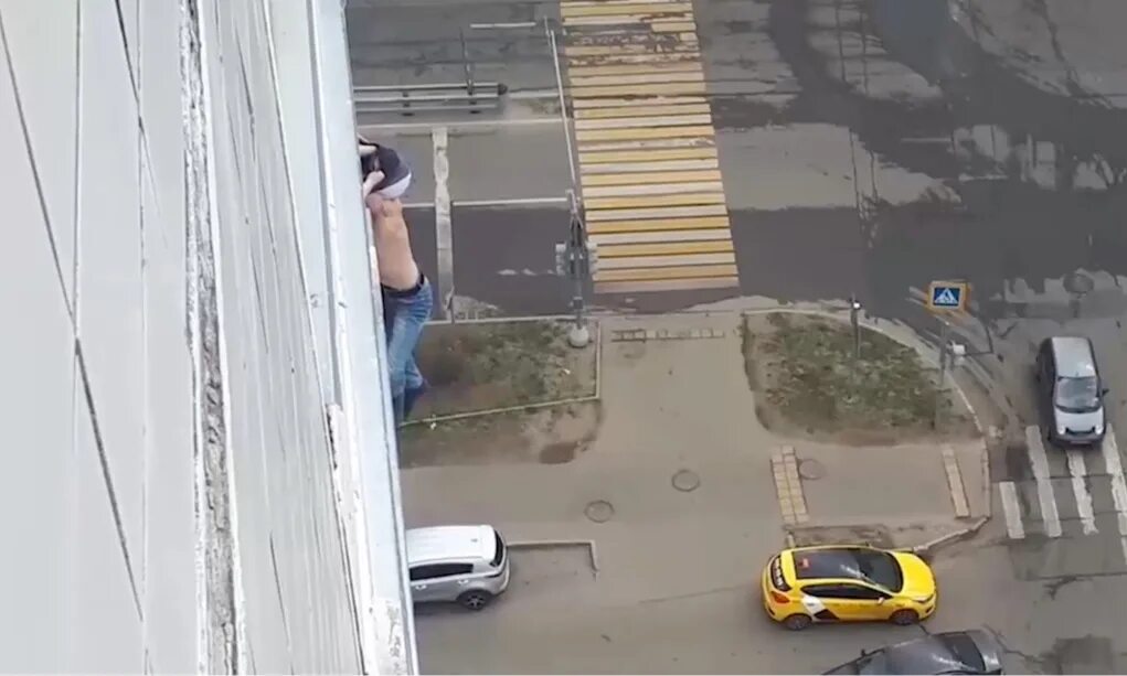 Живу на 15 этаже. Падение из окна в Москве.