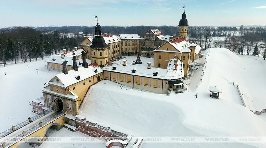 Ели несвиж. Несвижский замок зимой. несвиж зимой фото.