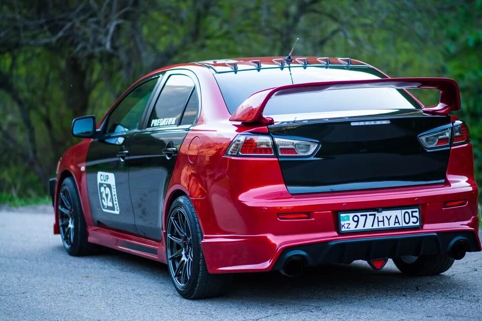 Mitsubishi Lancer 10. Митсубиши Лансер 10. Mitsubishi Lancer 10 Tuning красный. Тюнингованный Митсубиси Лансер 10.