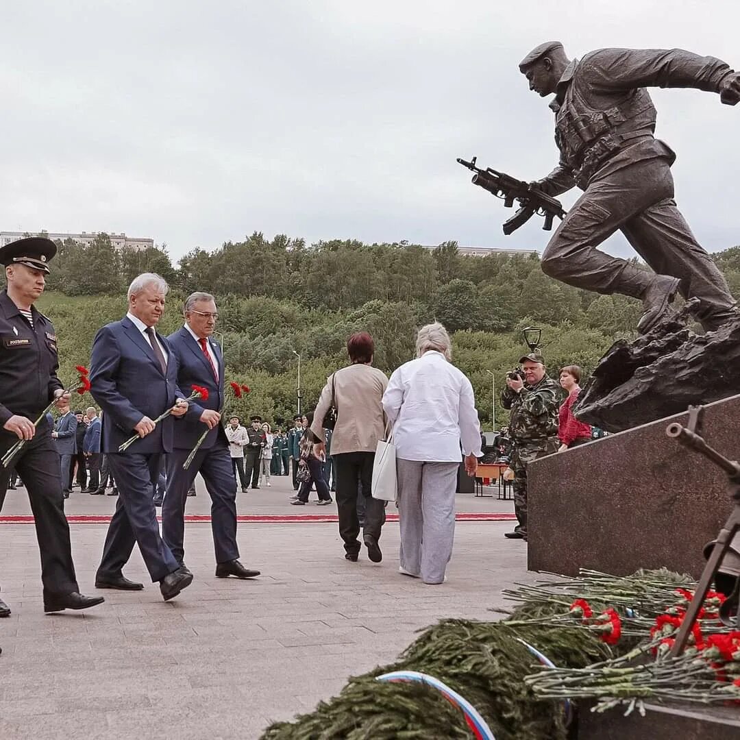 Вакансии 70 лет победы нижний. Памятник росгвардии. памятник героям росгвардии. парк победы росгвардия. памятник героям росгвардии нижний новгород.