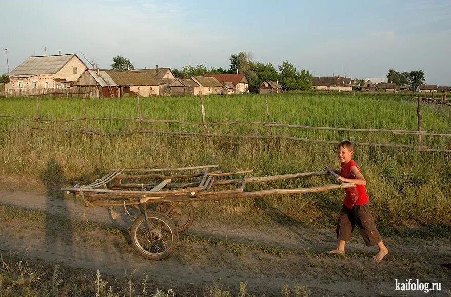 Качества жизни в деревнях. Жители сельской местности. Деревня жителей. Жизнь в деревнях России. Деревенская жизнь.