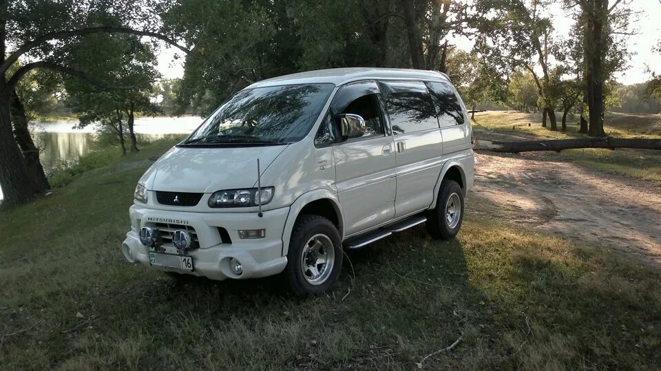 Делику купить митсубиси в россии бу. Мицубиси Делика д4. Mitsubishi Delica 2021. Митсубиси Делика 3 поколения. Митсубиси Делика 5.