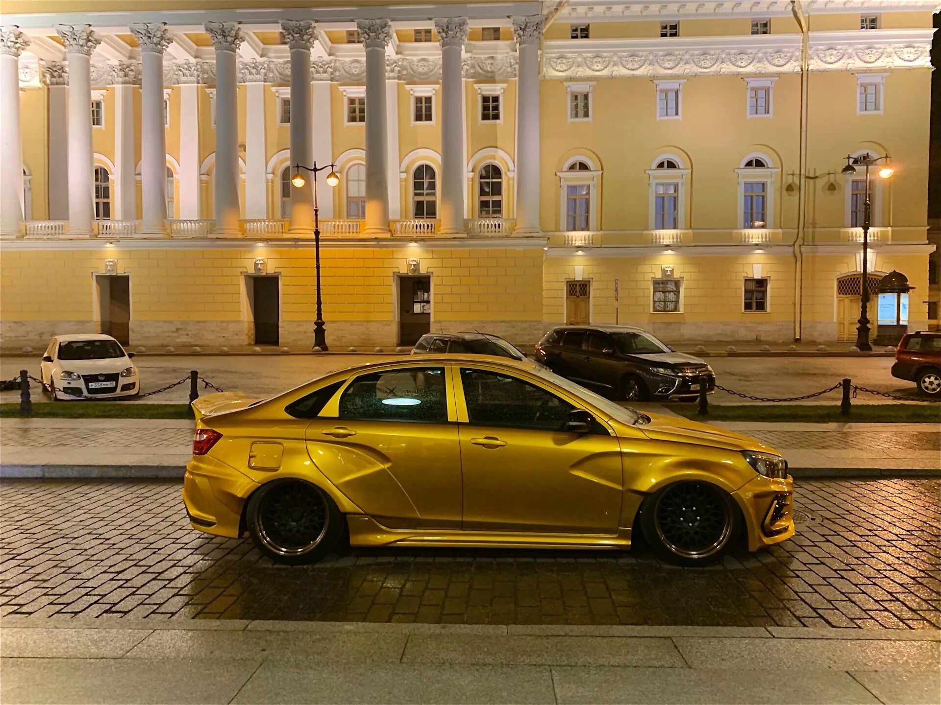 вопрос)Стоит ли ее делать золотой? - Lada Приора хэтчбек, 1,6 л, 2011 года тюнин