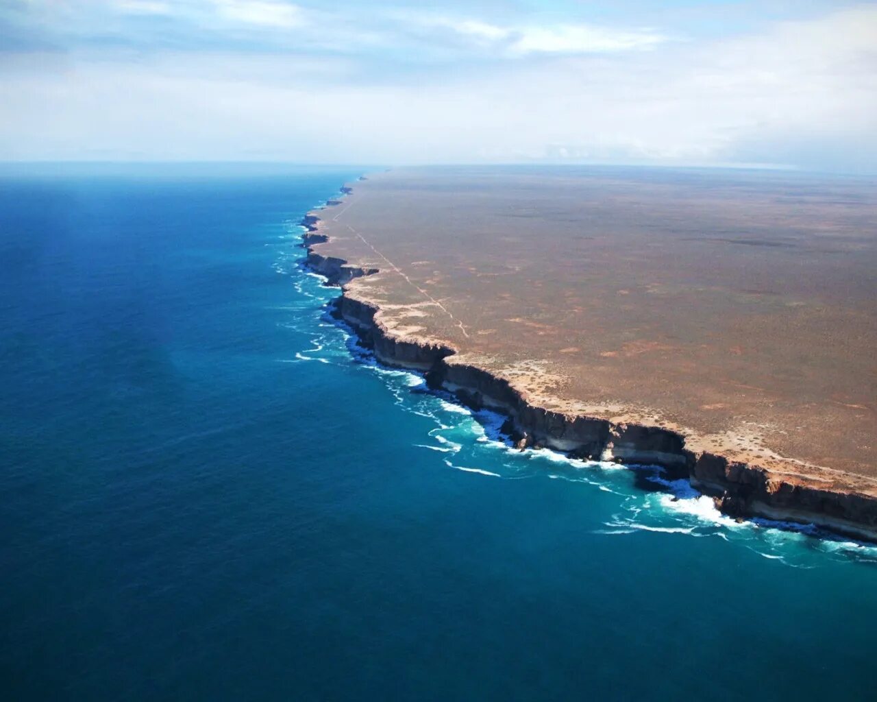 Широкая береговая линия. Равнина Налларбор в Австралии. Скалы Бунда Австралия. Край земли Австралия Налларбор. Равнина Налларбор, Западная Австралия.