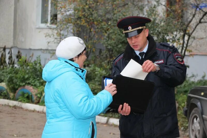 Участковый уполномоченный учет. Участковый с гражданами. Участковый уполномоченный полиции. Участковые уполномоченные полиции. Участкового уполномоченного полиции.