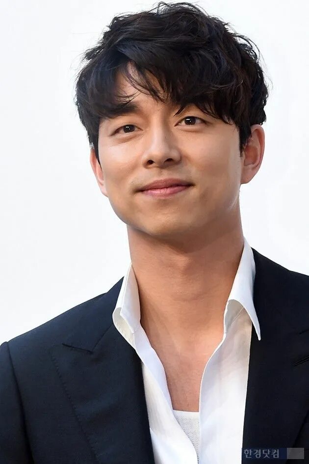 Гон ю 2010. Gong yoo 2016. Кон ю биография. Кон ю биография. Gong yoo актер.