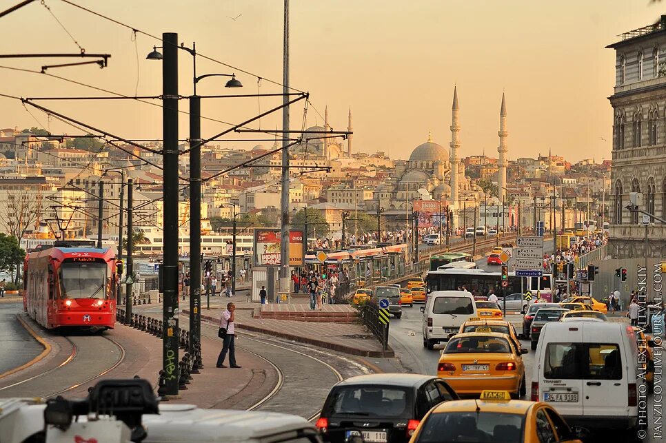 Разница со стамбулом. Стамбул окраины. Улица Казанджи йщкушу Стамбула. Стамбул европейская часть. Стамбул 2000.