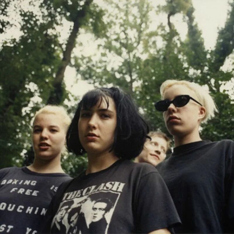 Bikini Kill. Группа Bikini Kill. Riot grrrl группы. The Kills Band.