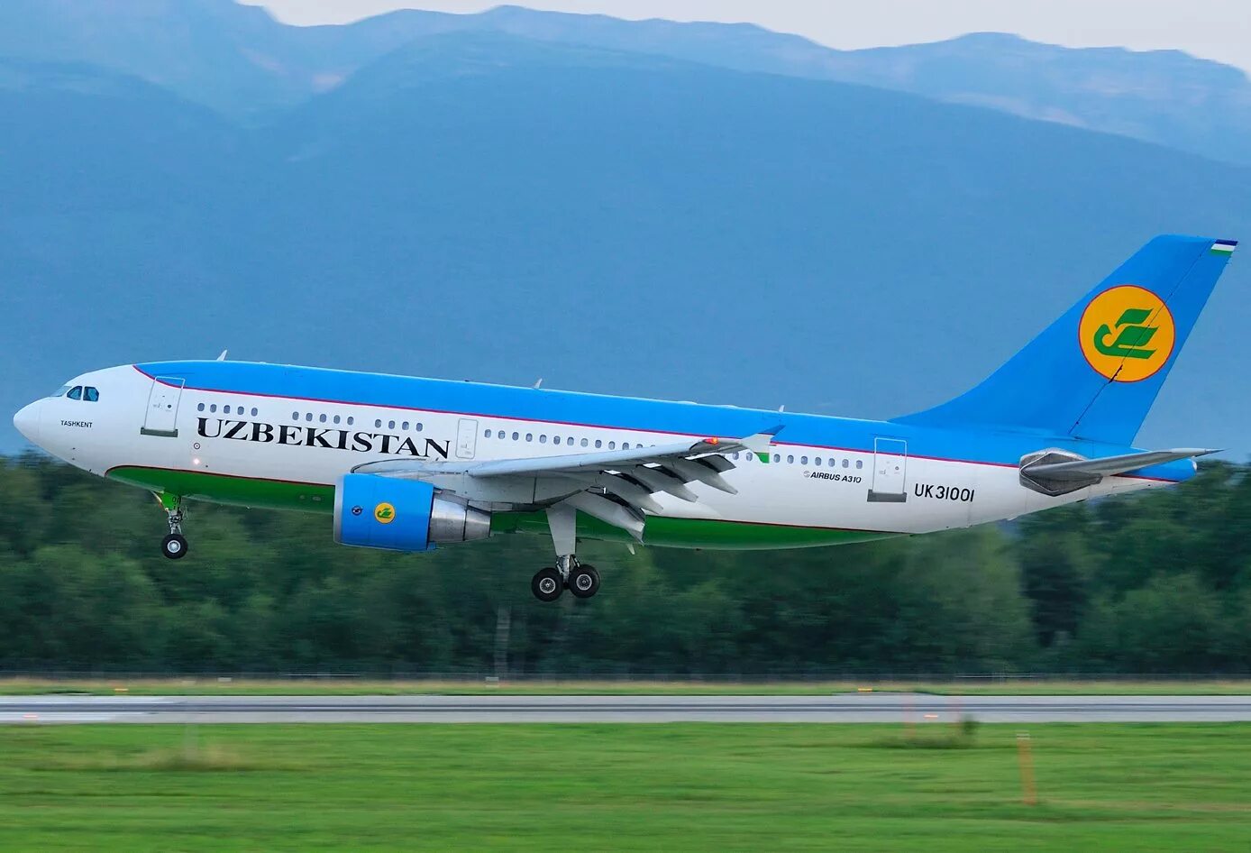 Самолёт авиакомпании Uzbekistan Airways. Самолет Узбекистан хаво йуллари. Airbus a321 Neo Uzbekistan Airways. Airbus a320 Uzbekistan Airways.