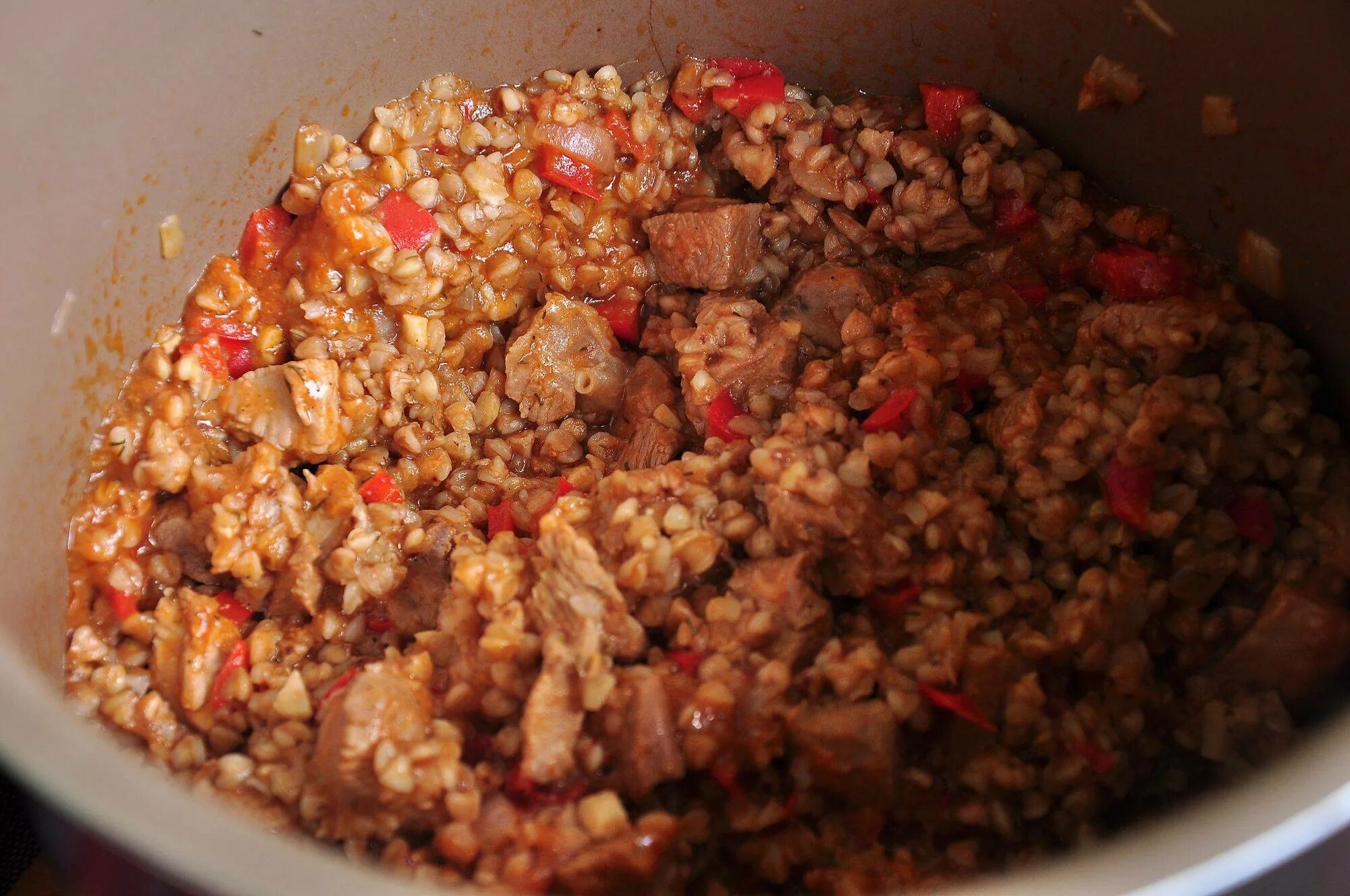 Гречневая каша в мультиварке. Гречка по купечески. Гречка по-купечески с индейкой. Гречка по-купечески в мультиварке. Гречка по-купечески с мясом в мультиварке.