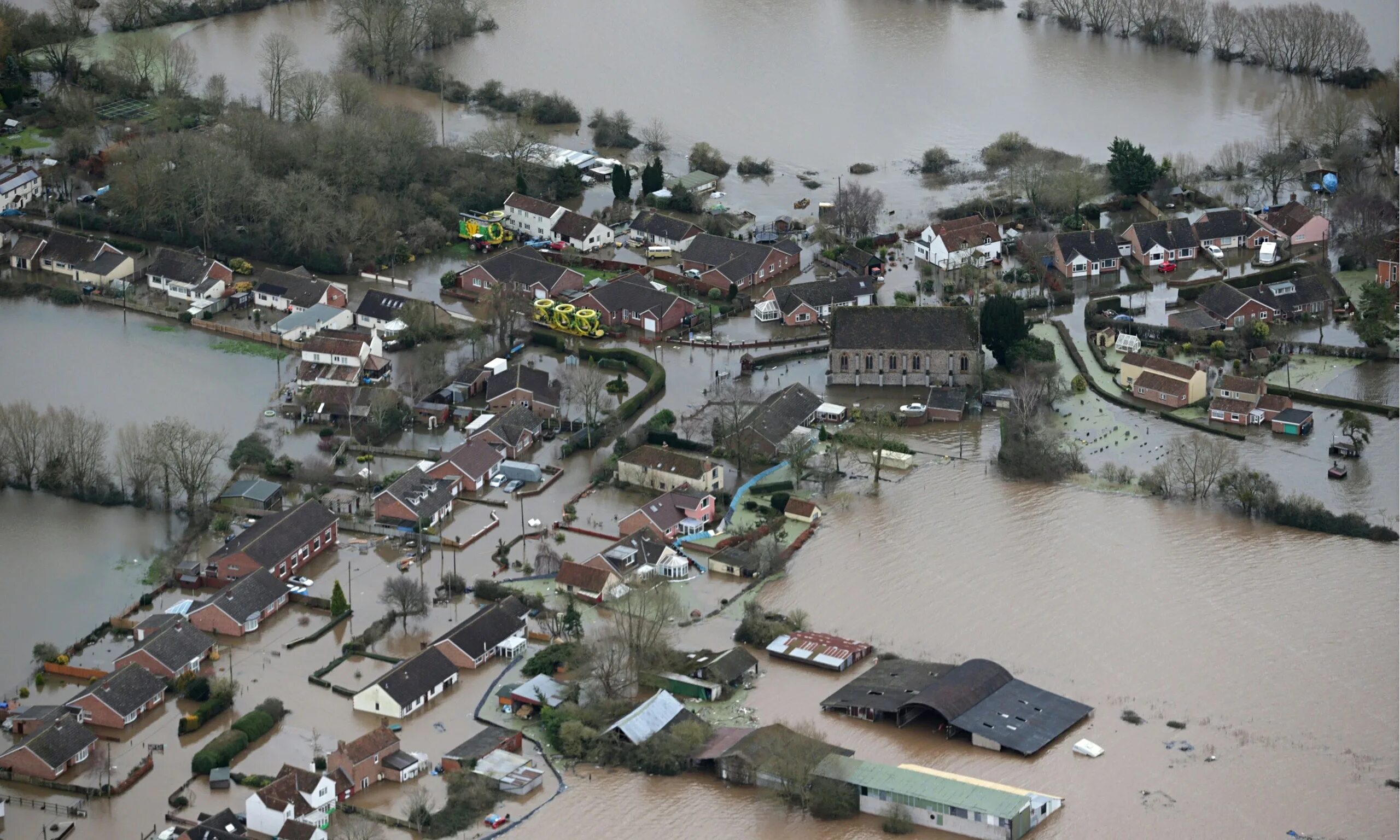 Города где наводнение. Наводнение. Выдающиеся наводнения. Наводнение паводок. Затопление местности.
