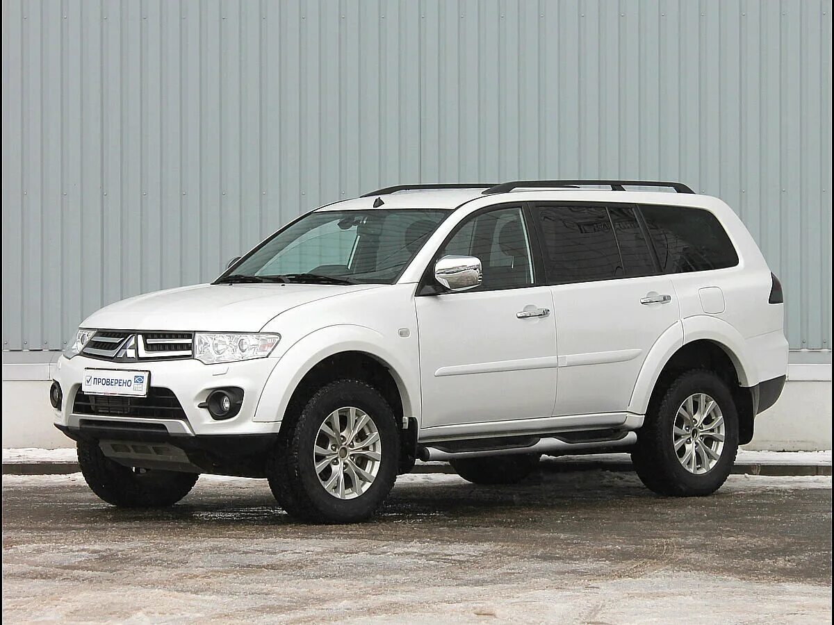 Мицубиси с пробегом дизель. Mitsubishi Pajero Sport 2014. Mitsubishi Pajero Sport 2 2014. Mitsubishi Pajero Sport 2.5. Мицубиси Паджеро спорт 2014 года белый.