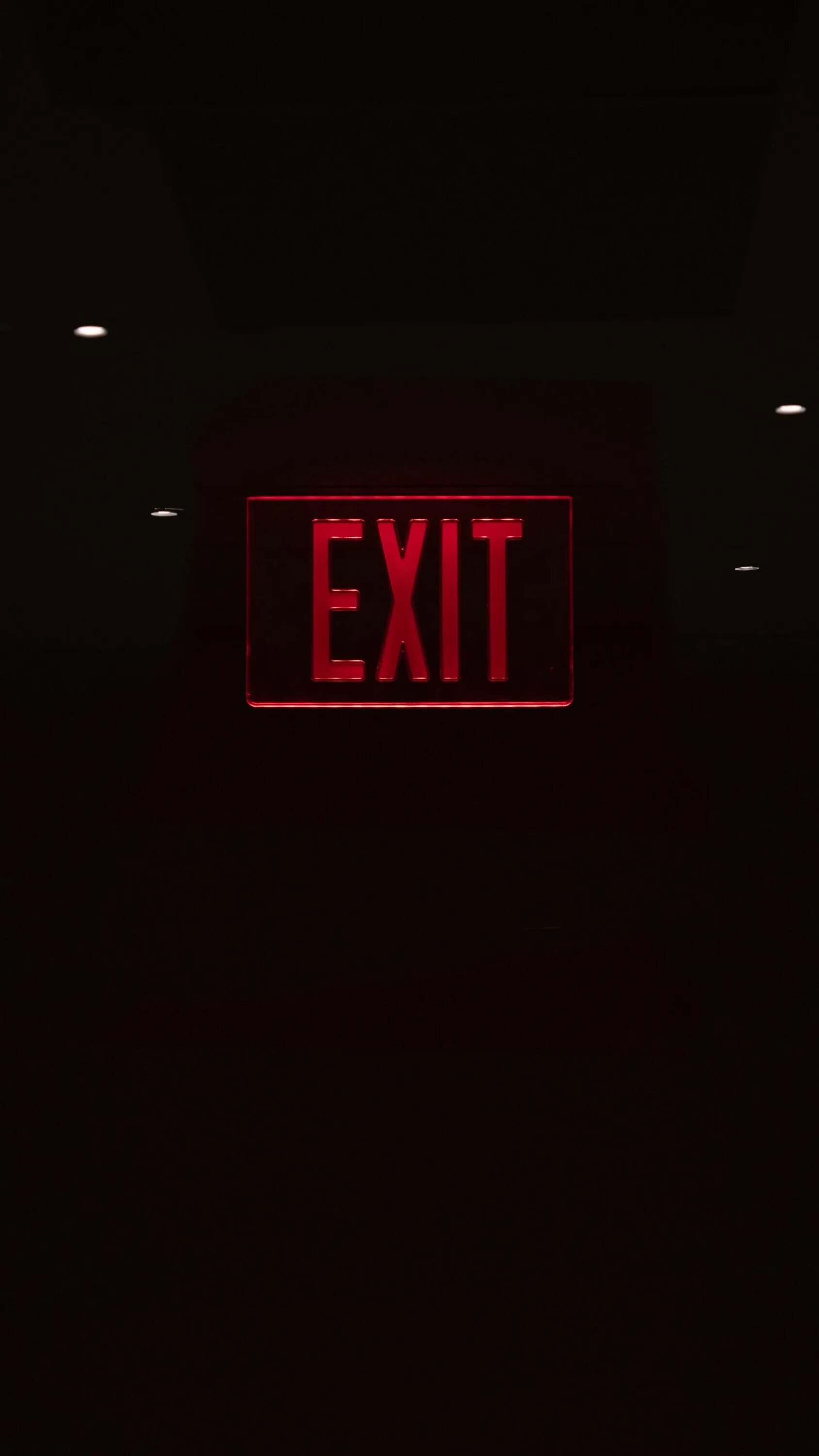 Black exit. Черный экран с надписью. темный экран с надписью. вывеска exit красная. красные надписи на черном экране.