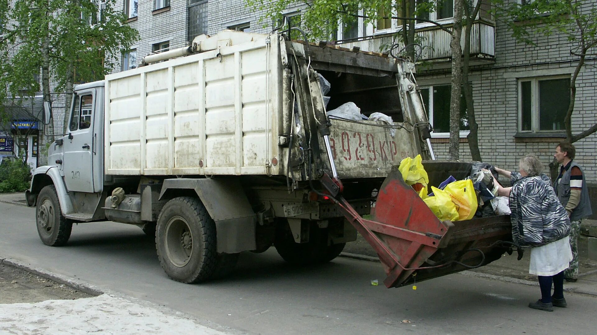 Зил 4331 мусоровоз. Газ 53 ко 413 мусоровоз. Газ 53 м30 мусоровоз. Камаз 53213 ко 415. Газ 53 мусорка.