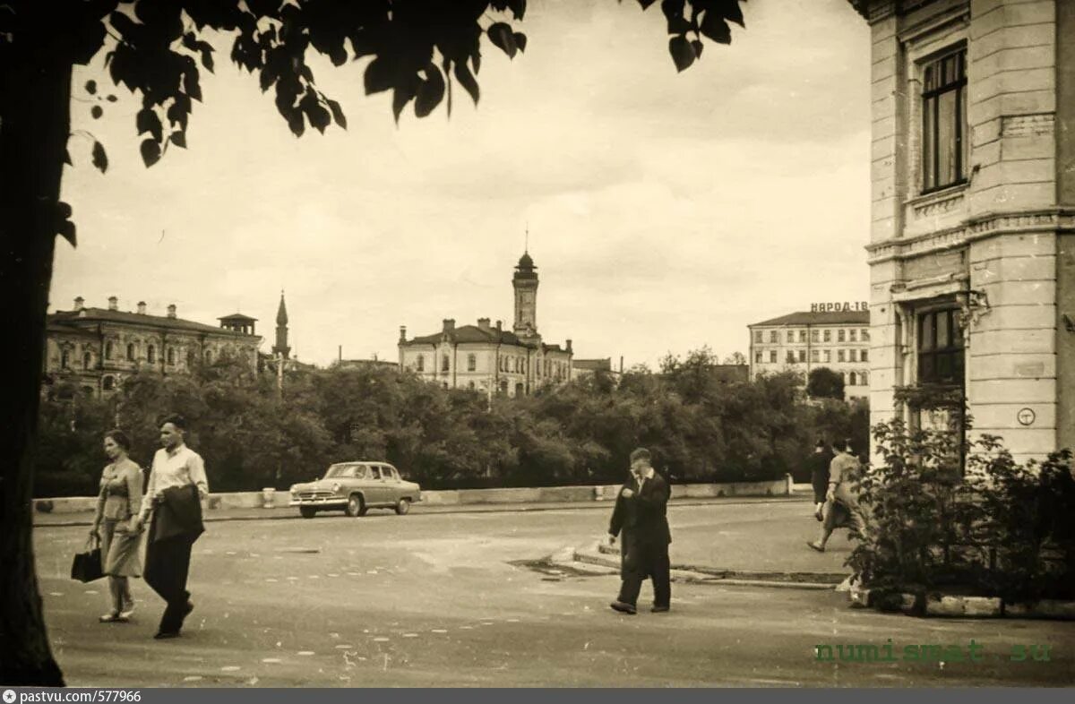 Период фотографии. Сквер уральских добровольцев Пермь 1980. Старая Пермь Советская улица. Улица Коммунистическая Пермь. Сквер на улице Куйбышева.