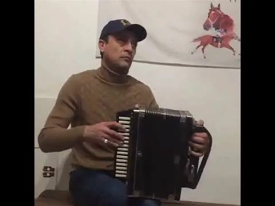 Магамет дзыбов хасбулат. Магамет дзыбов нанэ. дзыбов с гармошкой. магамет дзыбов играет на гармошке. дзыбов магомед выступление с гармошкой.