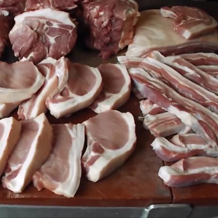 Где купить свинину. Мясной набор. Мясо свинины деревенское.