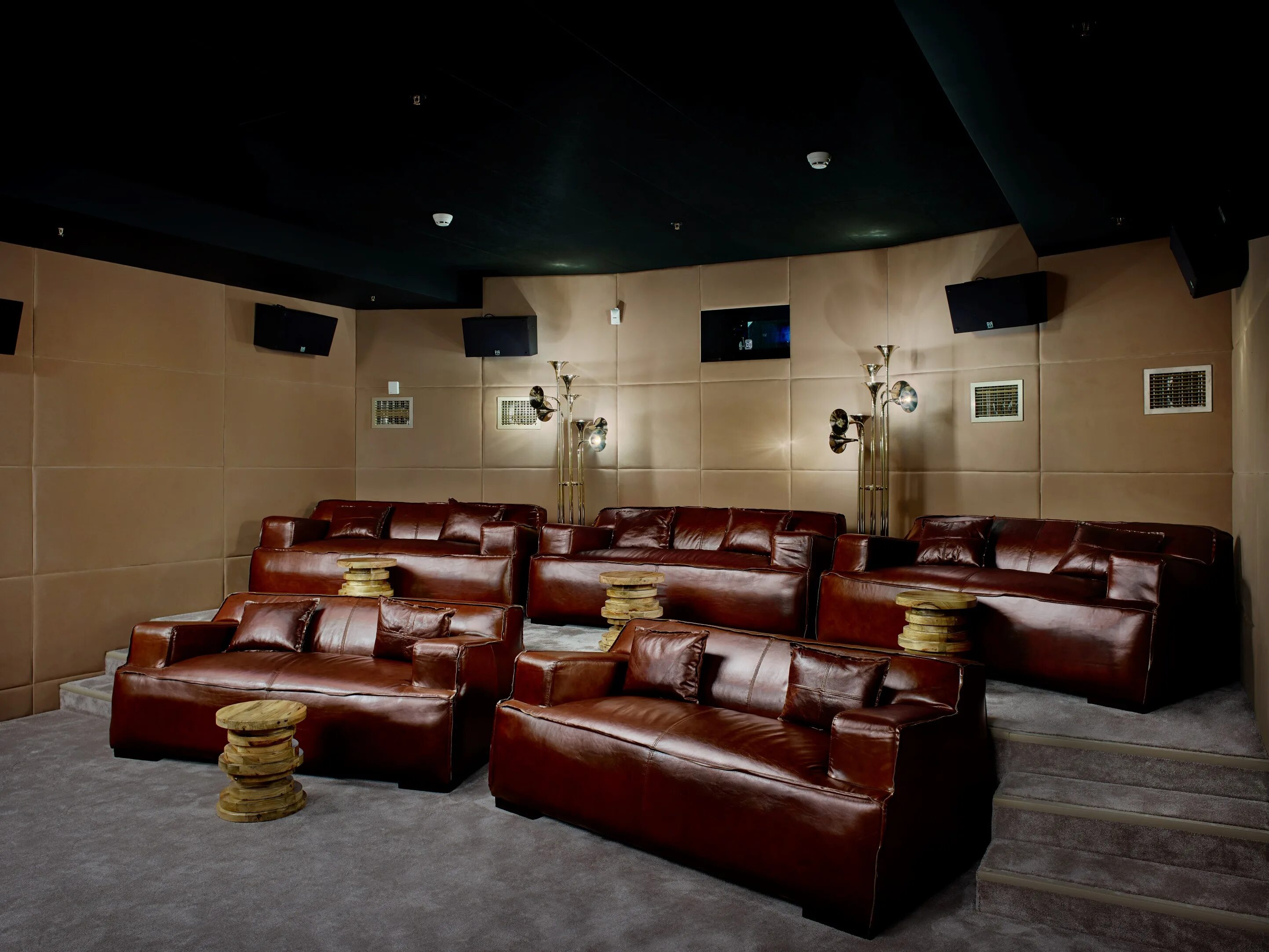 Вип зал кинотеатр москва. Зал 6 dolby atmos зал. Вип зал киномакс томск. Кинотеатры vip залы. Зал 4 dolby atmos.