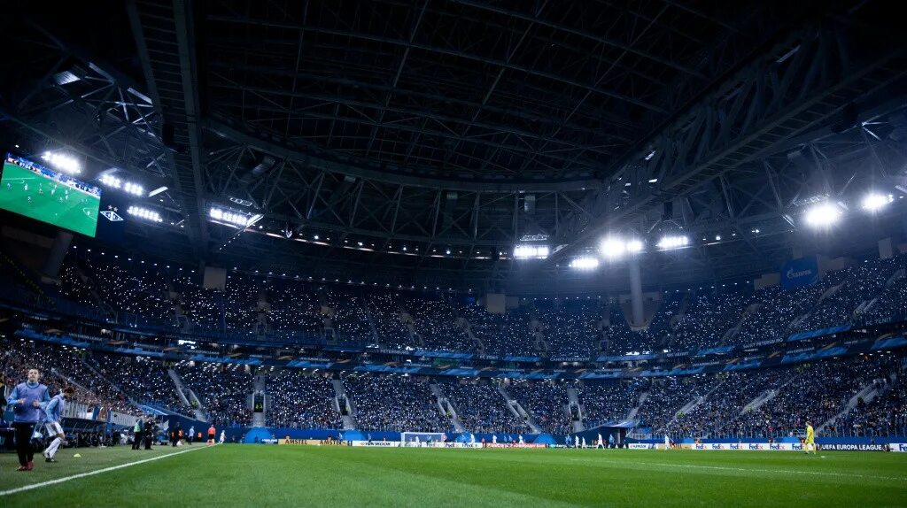 Вместимость стадиона петербург. Стадион Зенит Арена внутри. Зенит Арена вместимость зрителей. Зенит Арена трибуны.