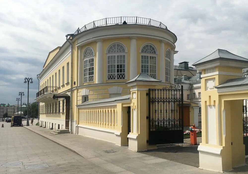 Манежная улица москва. Усадьба гедеонова на манежной улице. Манежная 7 москва. Манежная улица москва. Манежная улица москва.