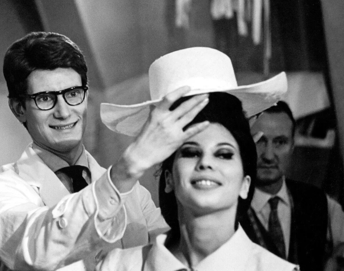 Ив сен-лоран. Ив сен лоран сумасшедшая любовь 2010. Ив сен лоран сумасшедшая любовь. Ив сен лоран сумасшедшая любовь. Ив сен лоран сумасшедшая любовь 2010.