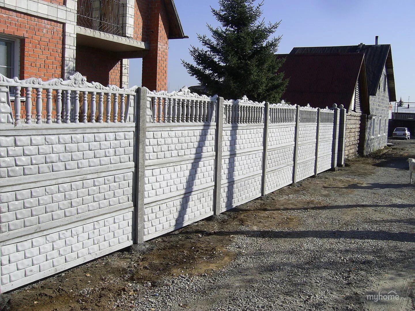 Заборы бетонные для частного. Железобетонный забор. Бетонный забор секционный. Наборной бетонный забор. Забор из бетонных панелей.