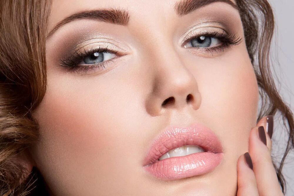 деликатный макияж. повседневный макияж. деликатный макияж. легкий макияж. макияж.