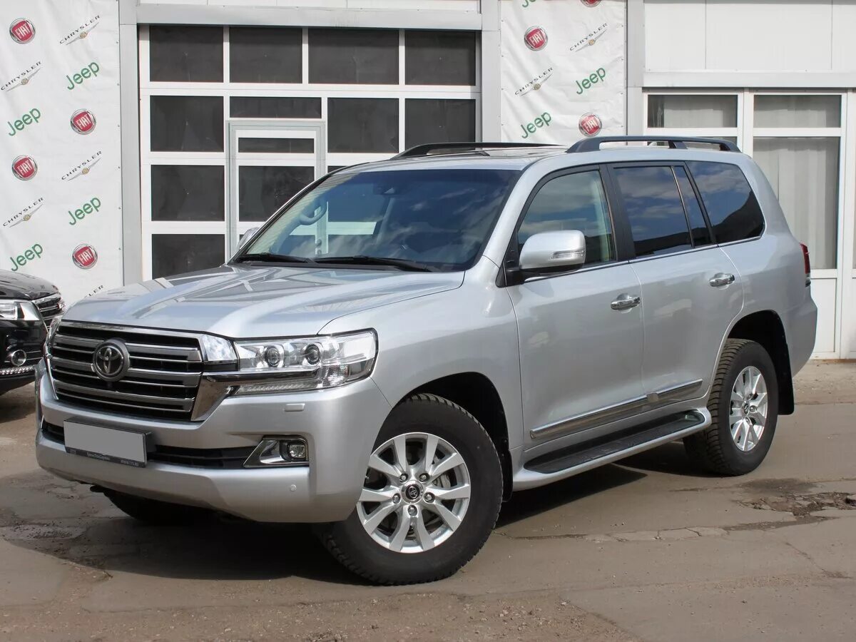 Toyota Land Cruiser 200 серебристый. Toyota Land Cruiser 200 2016. Toyota Land Cruiser 200 серый. Тойота ленд Крузер 200 2016 серый.