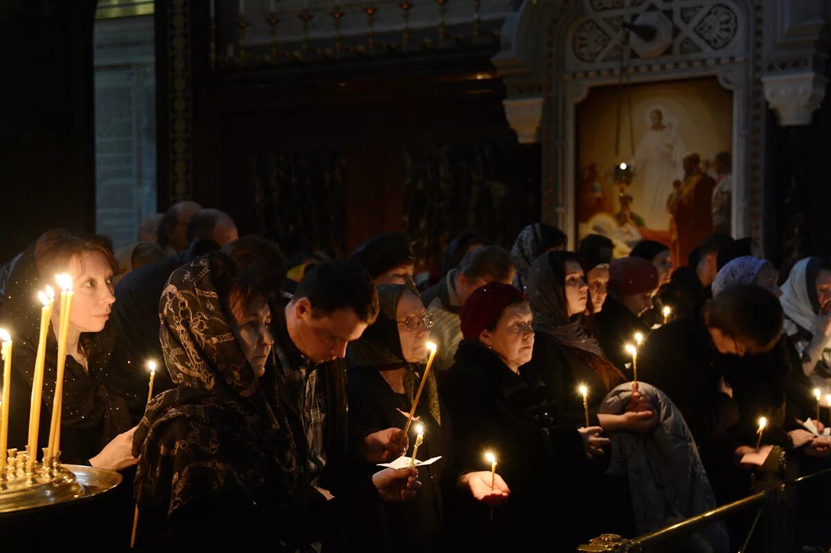 Вечерние службы в первую неделю поста. Канон Великого Андрея Критского в храме. Служба в храме Вели́й пост. Канон Андрея Критского в храме Христа Спасителя. Великий пост в православной церкви.