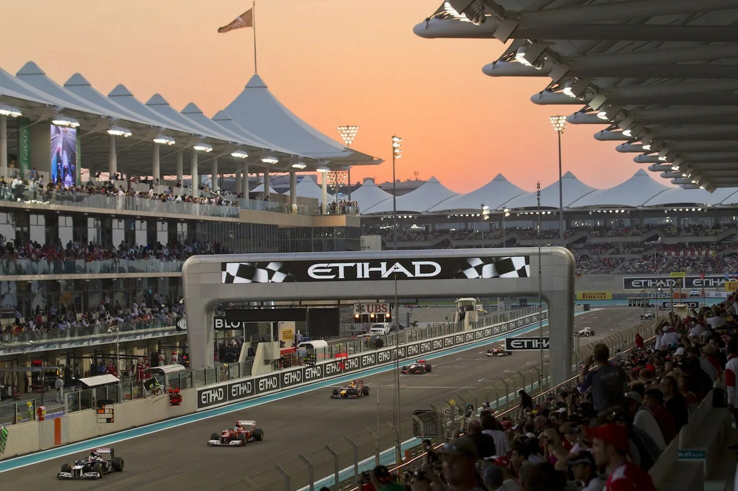 Формула 1 оаэ. Формула 1 абу даби. abu dhabi f1 grand prix. гран при абу даби этихад. гран при абу даби формула 1 трасса.