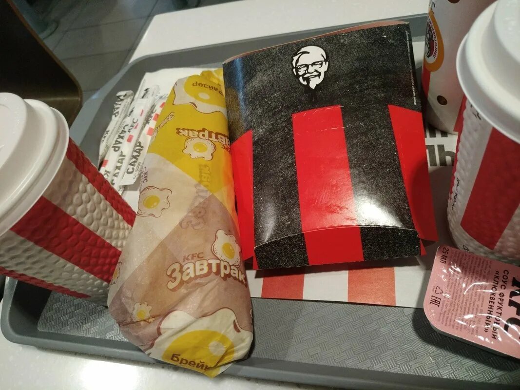 Кроссовки фаины семеновны ялта kfc. КФС Зеленокумск. КФС Зеленокумск открытие. Первый КФС. КФС город Зеленокумск.