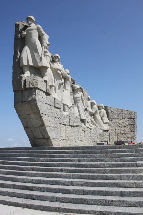 Самбек сегодня. Мемориал славы на самбекских высотах. монумент славы самбекские высоты. самбекские высоты ростовская область музей.