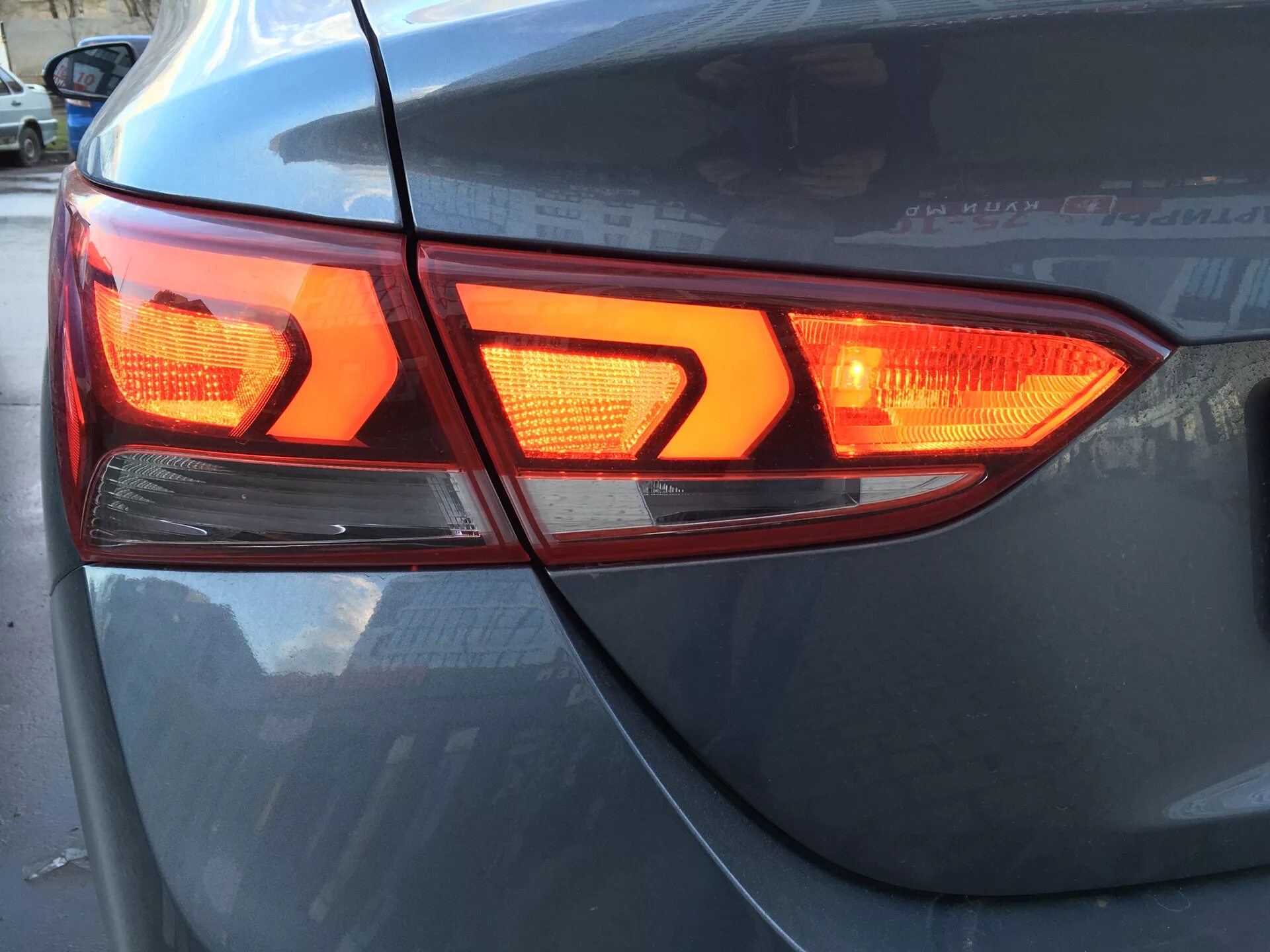 Hyundai solaris 2 задние фонари. Задние фонари солярис 2017. Задний фонарь хендай солярис 2. Фонарь задний левый hyundai solaris 2018. Задний фонарь хендай солярис 2.