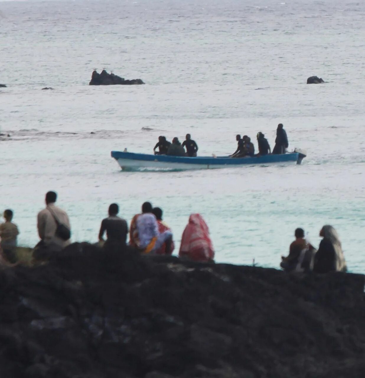 30 июня 2009. Yemenia 626 обломки в море. Yemenia 626 затонул в воде. Rescuers search for Survivors of Philippine plane crash. Mayon Volcano: Rescuers search for Survivors of Philippine plane crash.