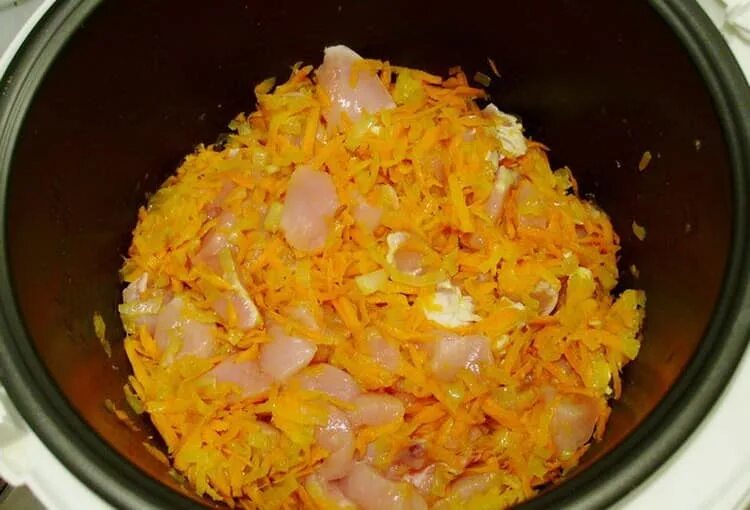 Как готовить плов с курицей в мультиварке. Плов из филе курицы в мультиварке. куриный плов в мультиварке. плов в мультиварке с курицей пошаговый. плов с куриной грудкой в мультиварке.