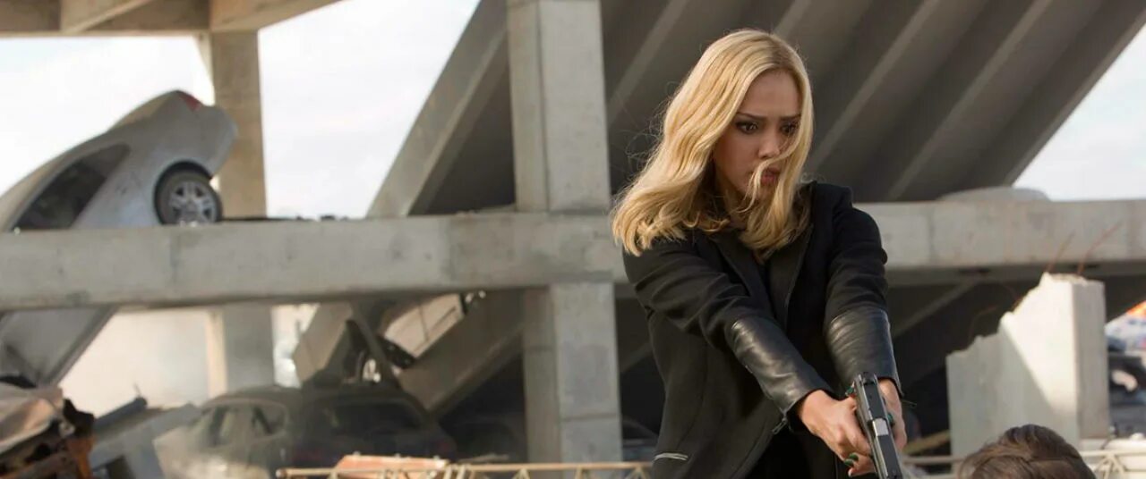 Рэйчел харрис ночь в музее. Софи тернер особо опасна. Barely lethal хизер. Анджелина джоли фокс особо опасен. Софи тернер особо опасна.