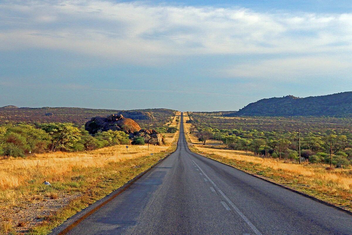 Дорога в африке. Road to africa. Пустыня с дорогой. Зимбабве саванна. Road to africa.